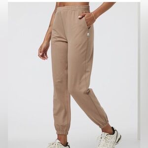 Vuori Halo Jogger - size small - like new - goldenrod heather